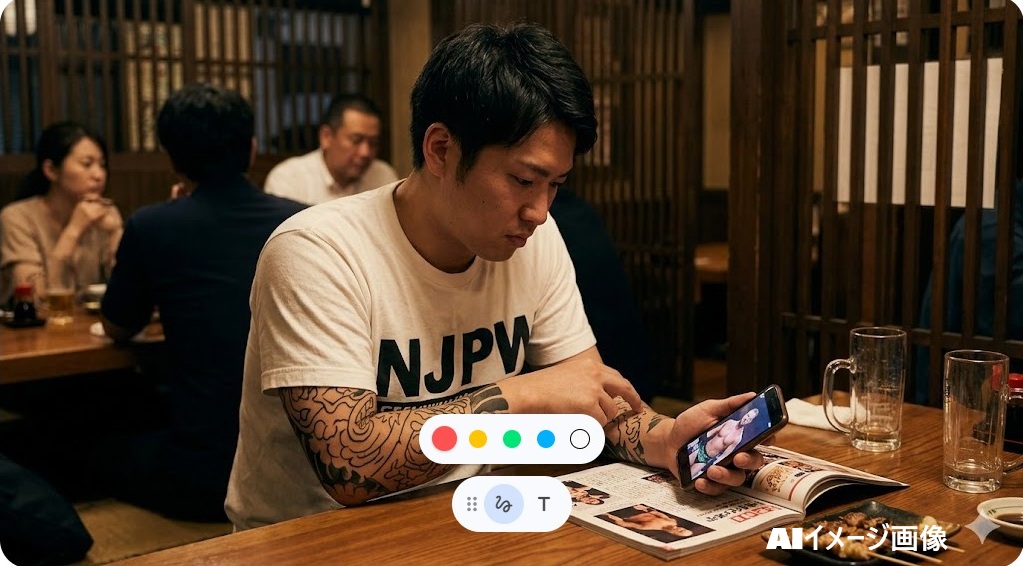 居酒屋でプロレス雑誌を読みながらスマホでカラム・ニューマン選手の写真を確認する日本人ファン